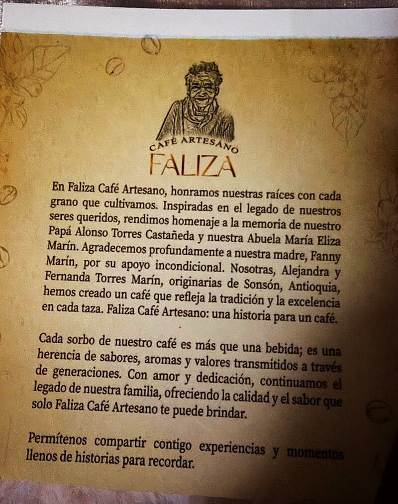 Reverso del empaque Faliza con la narrativa de la familia